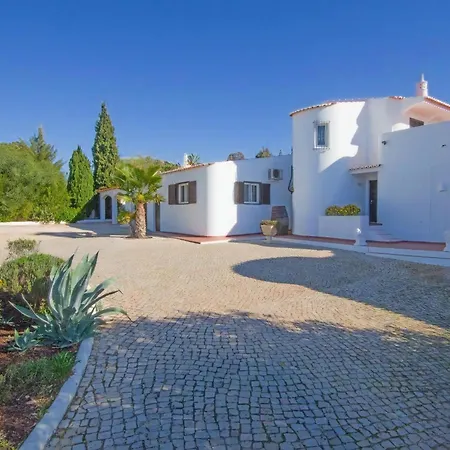 Carvoeiro Tennis - With Tennis Court And Private Heated Swimming Pool In Carvoeiro * Carvoeiro (Lagoa)