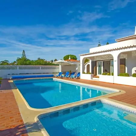 Carvoeiro Tennis - With Tennis Court And Private Heated Swimming Pool In Carvoeiro *