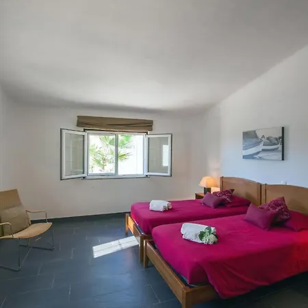 Carvoeiro Tennis - With Tennis Court And Private Heated Swimming Pool In Carvoeiro * Carvoeiro (Lagoa)